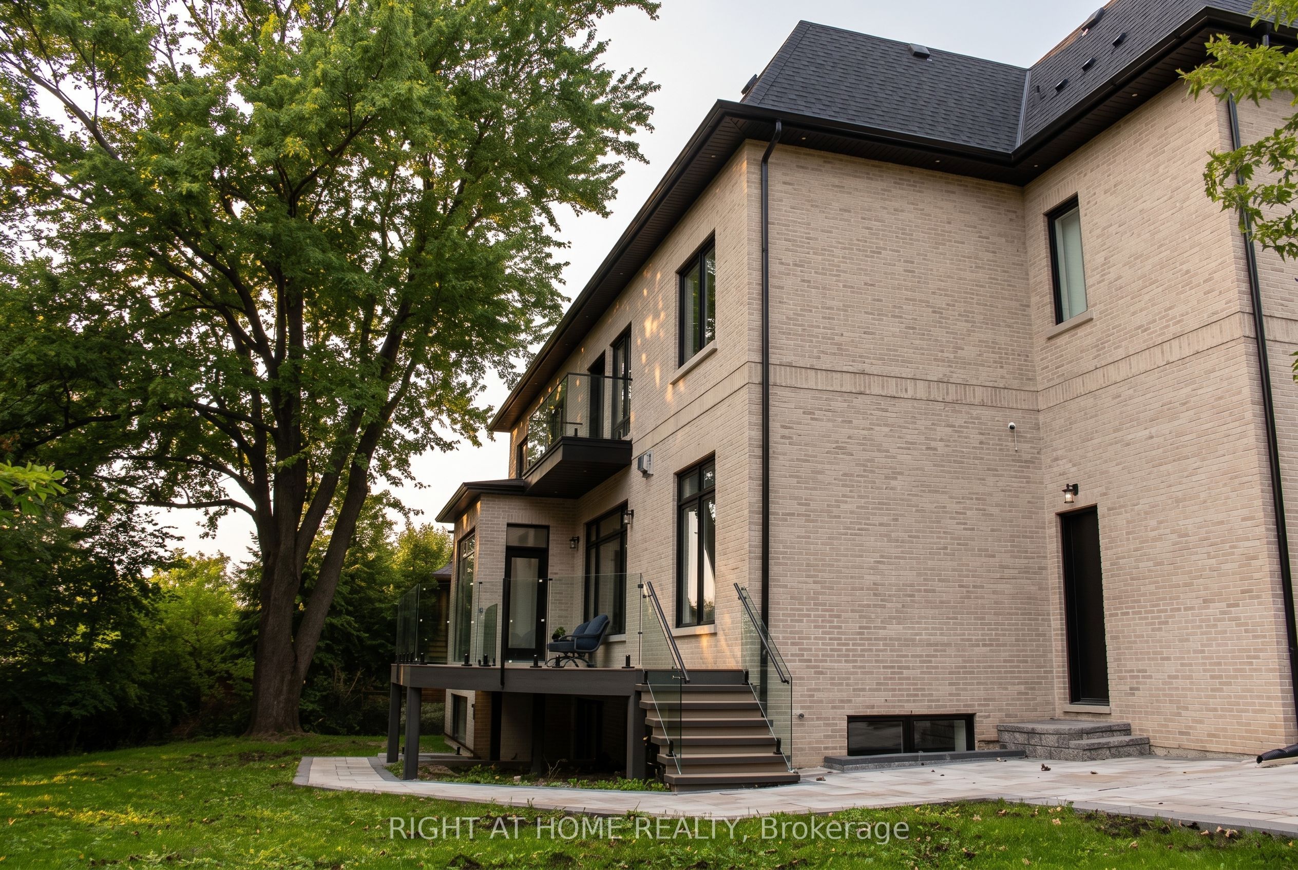15 Orlon Crescent