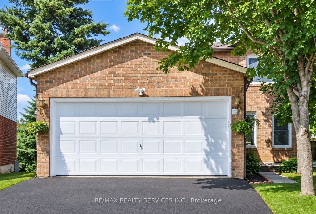 Photo of 40 Morado Court, Brampton, ON L6S 4H7 (MLS # W13775824)