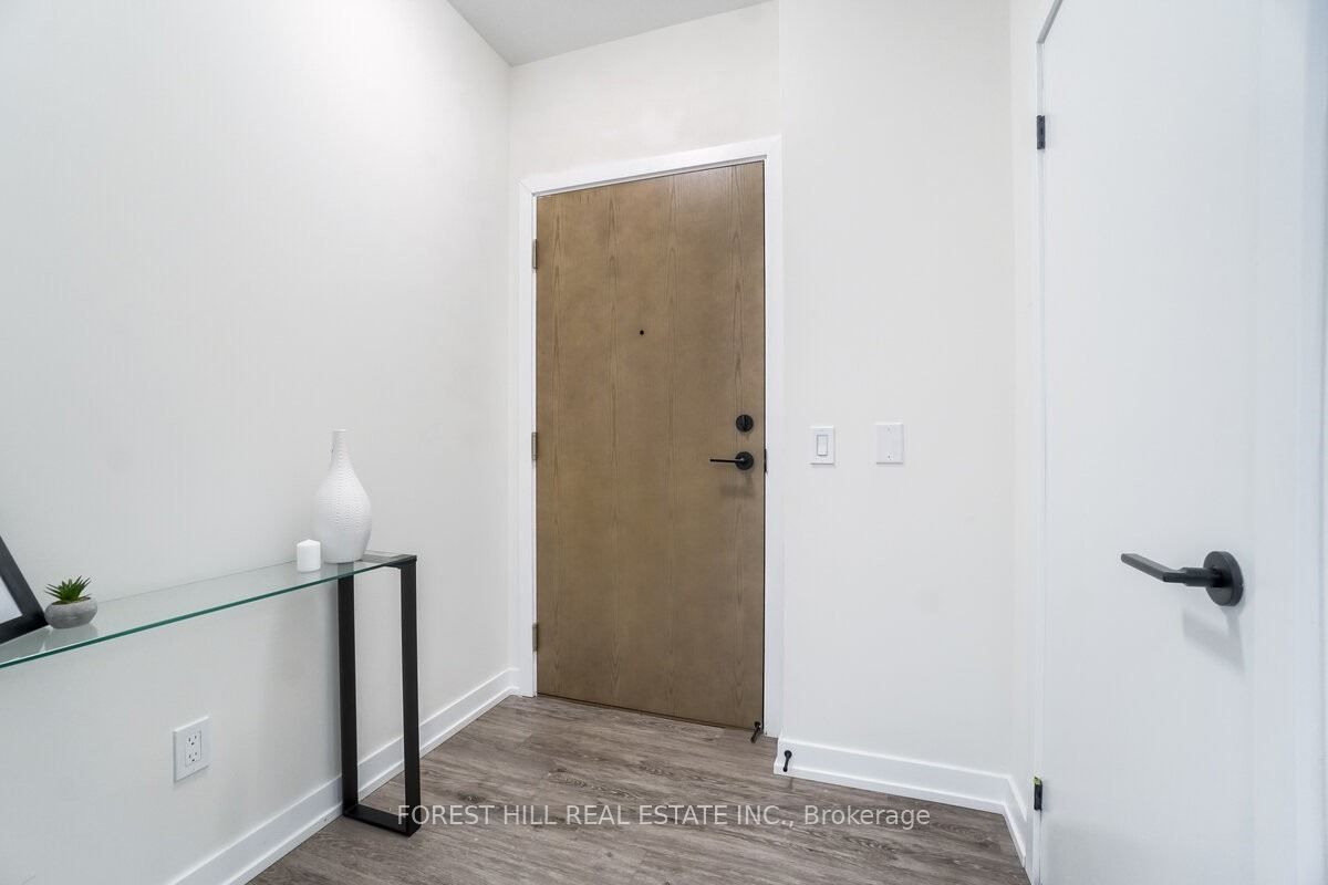 2300 St. Clair Avenue W 1009
