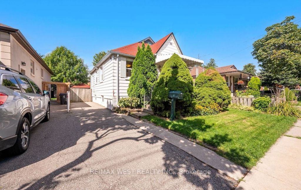 Photo of 6 Robindale Avenue, Toronto, ON M8W 4A9 (MLS # W12374047)