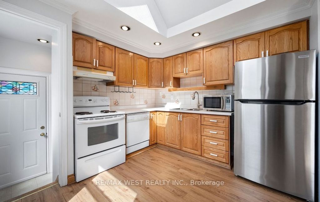 Photo of 6 Robindale Avenue, Toronto, ON M8W 4A9 (MLS # W12374047)