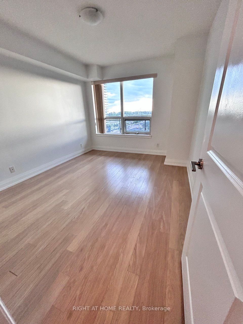 370 Highway 7 Avenue E 817