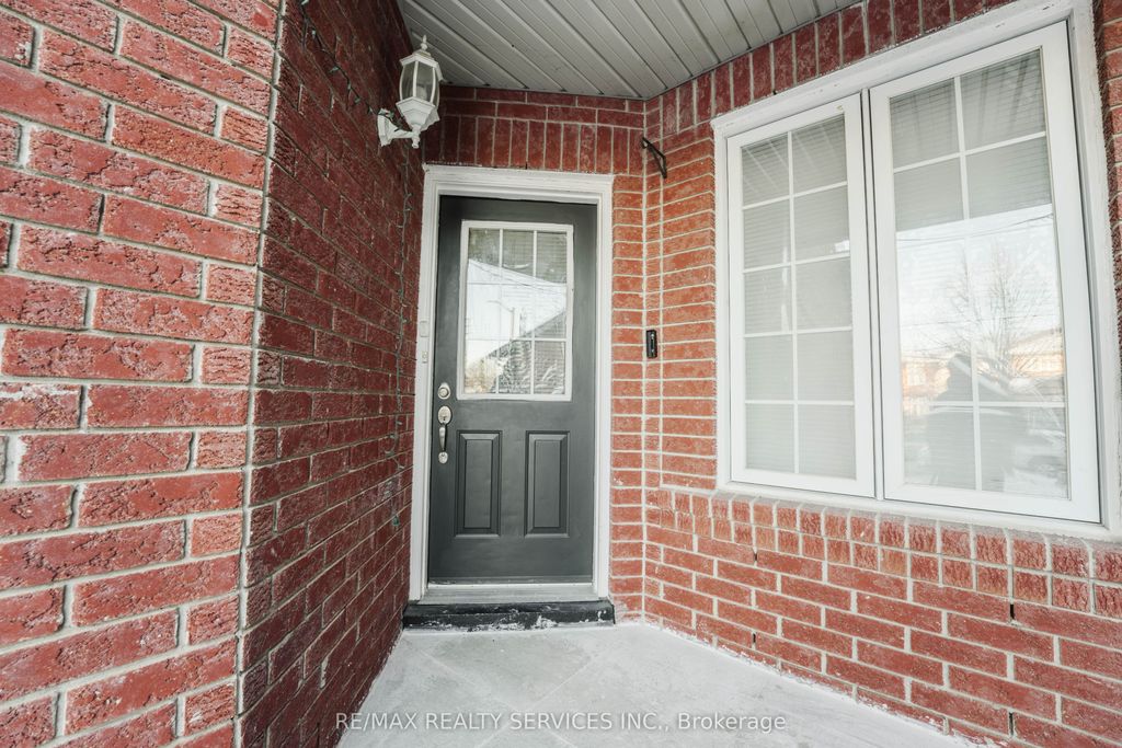 Photo of 132 Lauraglen Crescent, Brampton, ON L6Y 5A3 (MLS # W12632334)