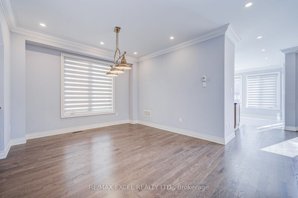 Photo of 132 Meadow Vista Crescent, East Gwillimbury, ON L9N 0T4 (MLS # N13933940)