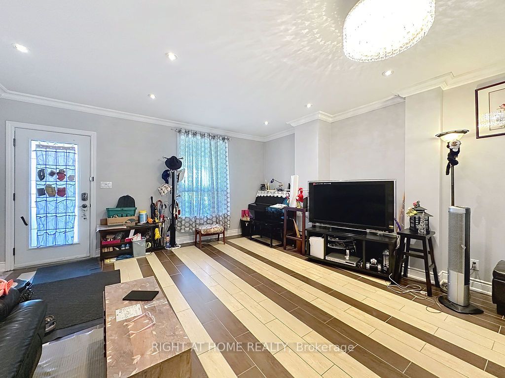 132 Bellwoods Avenue