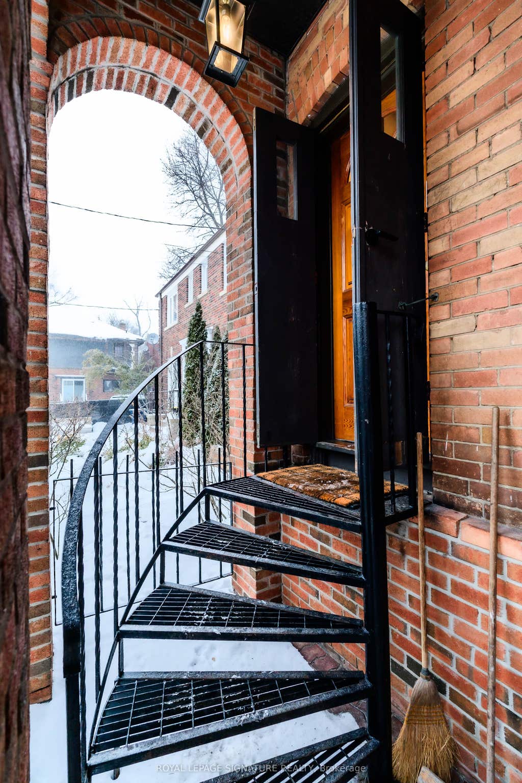 Photo of 1089 Mt Pleasant Road, Toronto, ON M4P 2M7 (MLS # C13582792)