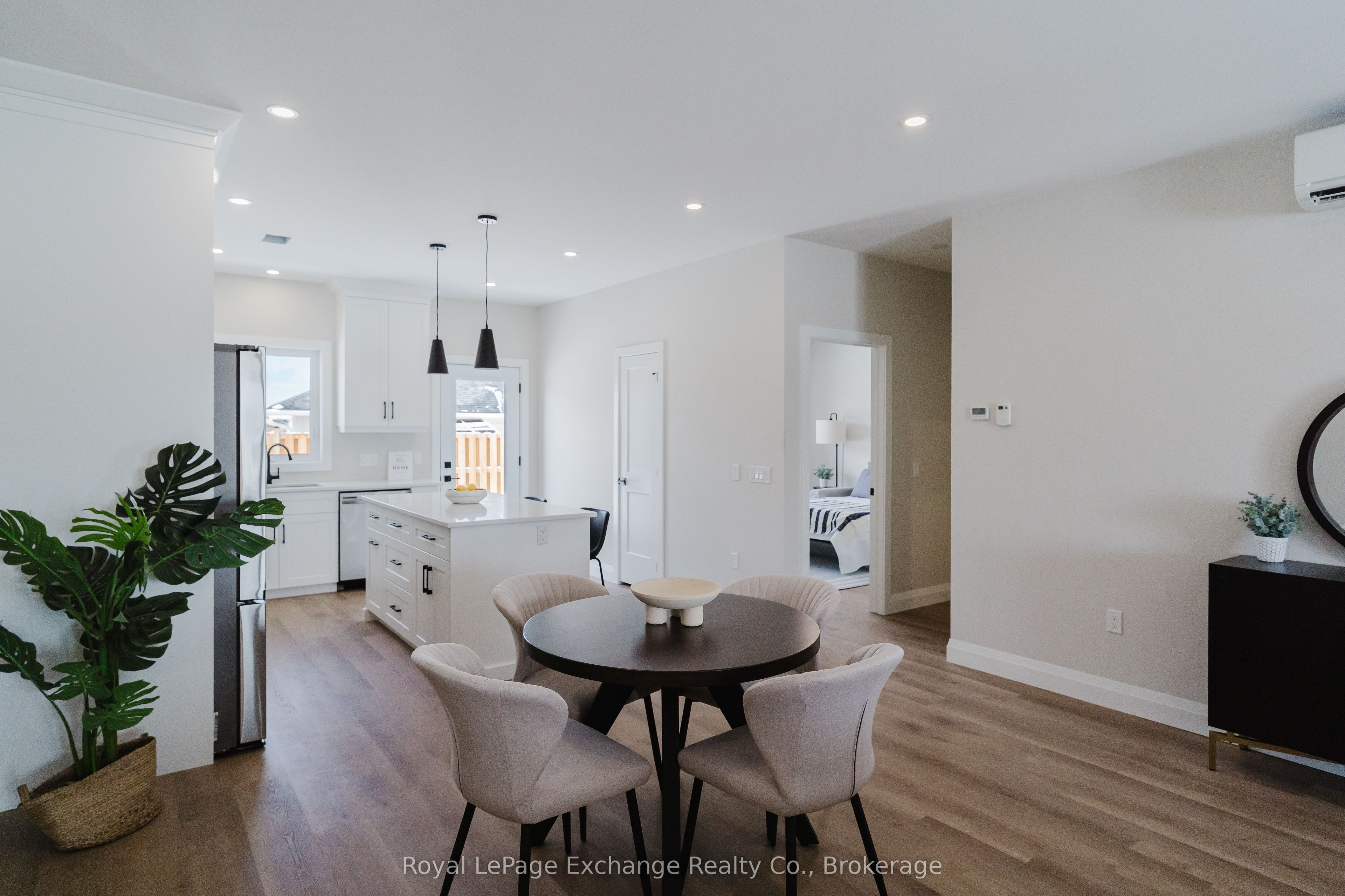 1071 Waterloo Street N 41
