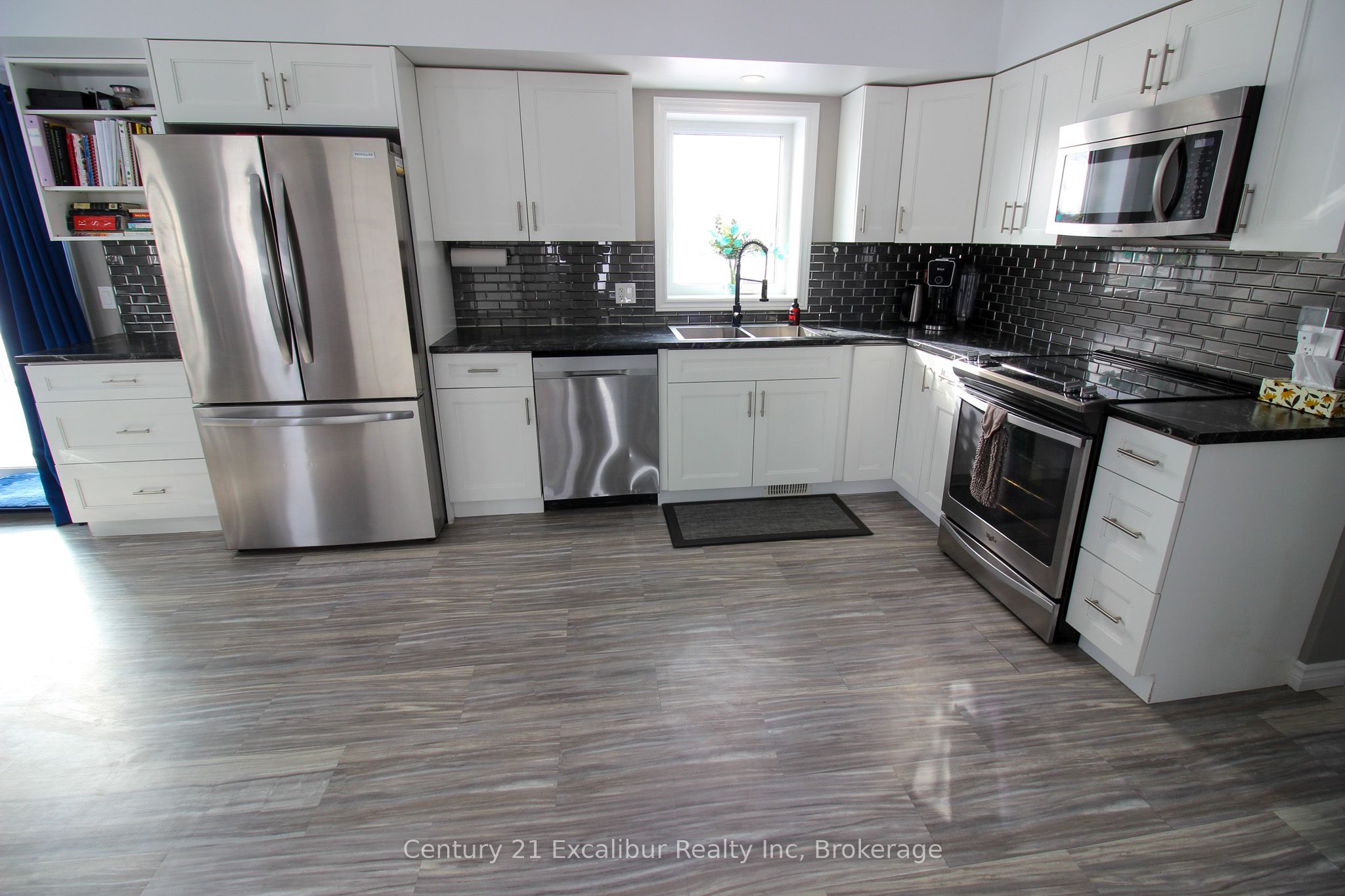 7104 Sixth line Road W