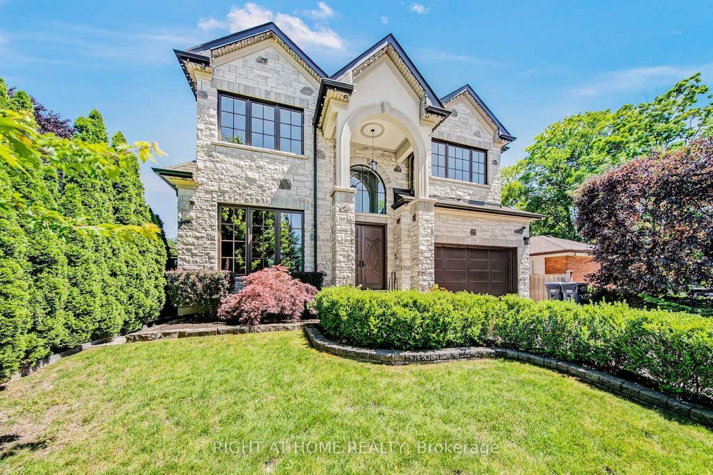 Photo of 484 Avonwood Drive, Mississauga, ON L5G 1Y9 (MLS # W13536880)