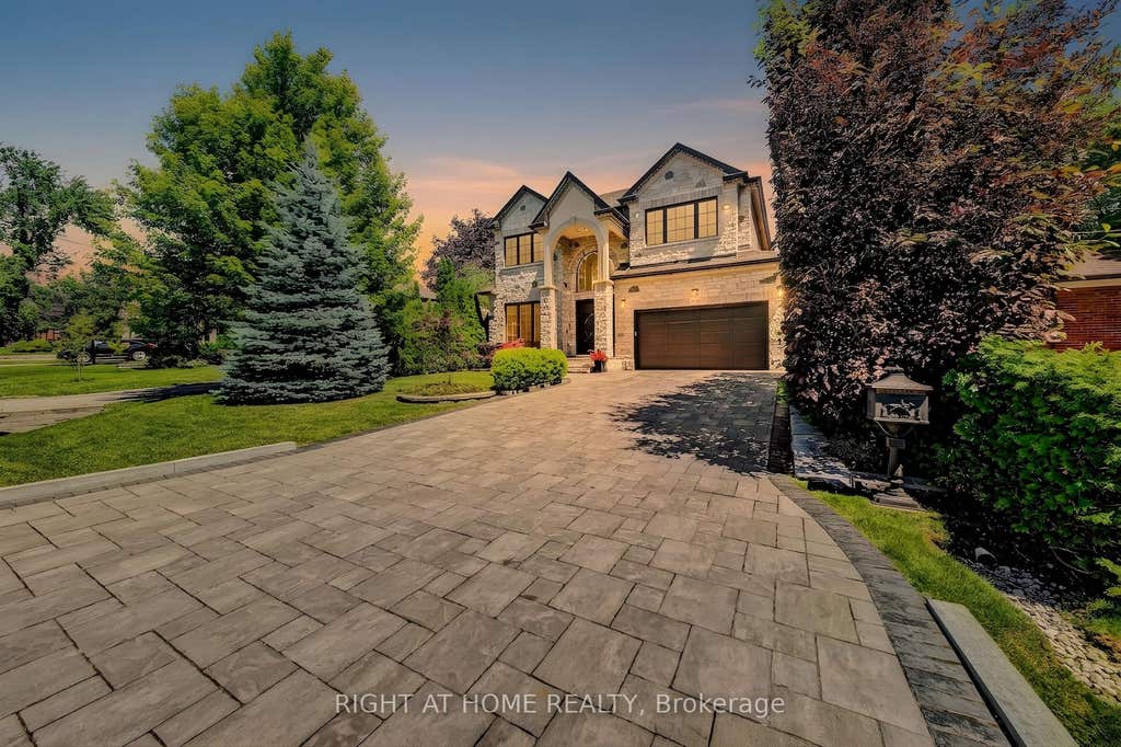 Photo of 484 Avonwood Drive, Mississauga, ON L5G 1Y9 (MLS # W13536880)