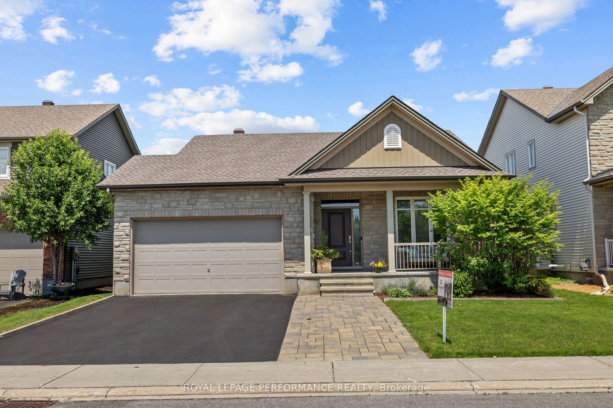 Photo 1 of 47 — 15 York Crossing, Russell, ON K4R 0C4