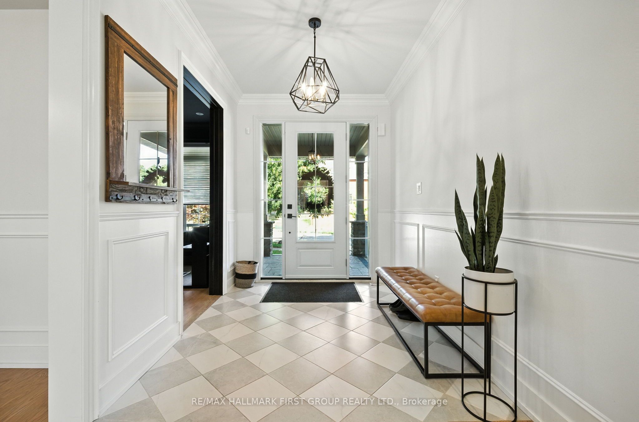 2318 Canterbury Crescent