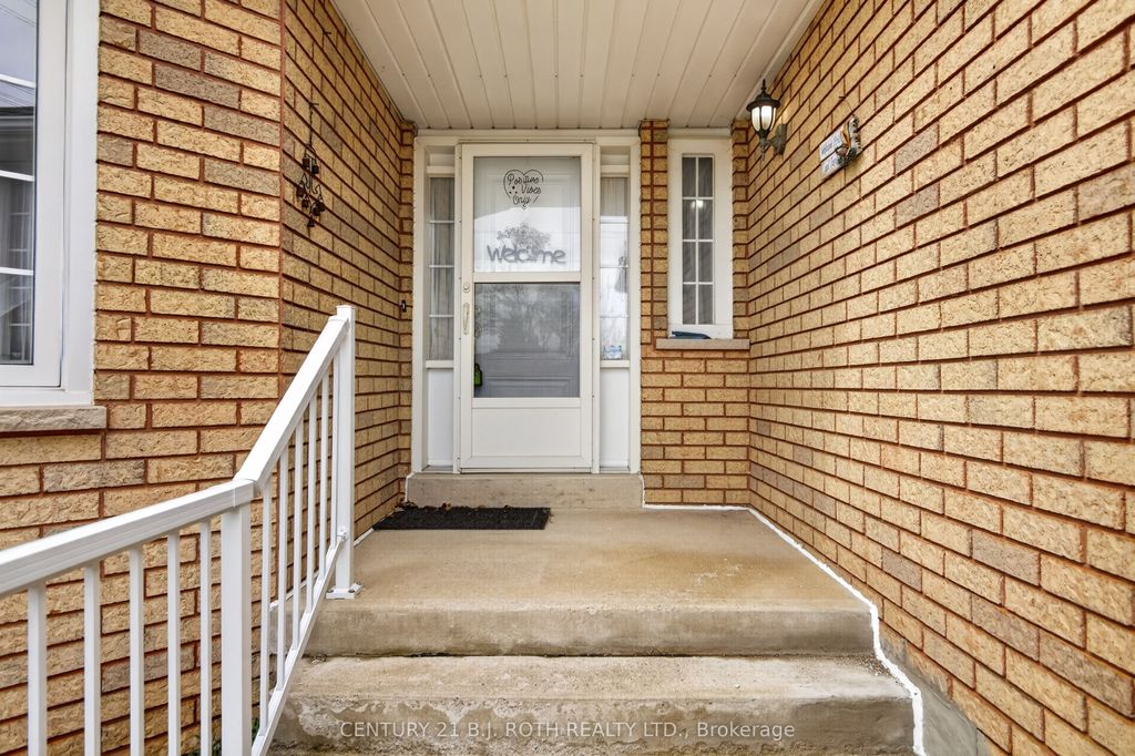Photo of 164 Livingstone Street W, Barrie, ON L4N 7J7 (MLS # S13055928)