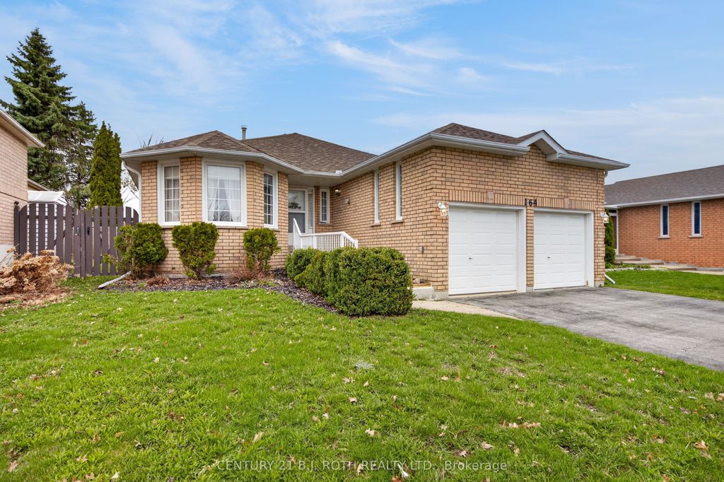 Photo of 164 Livingstone Street W, Barrie, ON L4N 7J7 (MLS # S13055928)