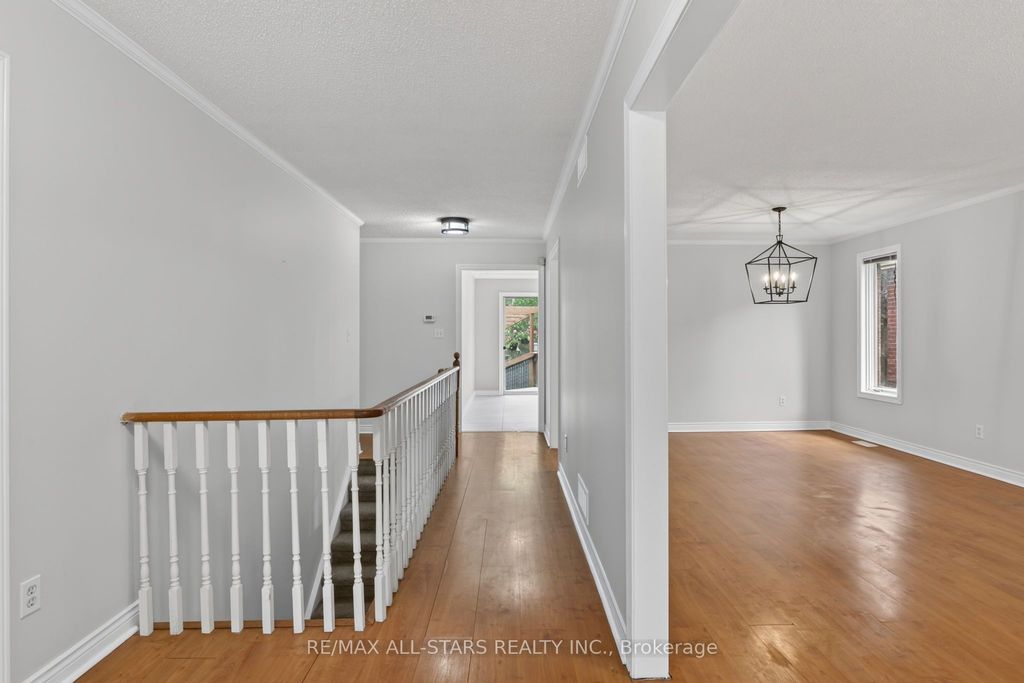 Photo of 29 Lakeview Drive, Scugog, ON L9L 1G9 (MLS # E13218940)