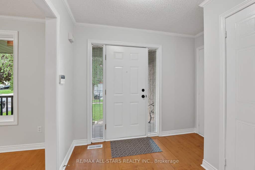 Photo of 29 Lakeview Drive, Scugog, ON L9L 1G9 (MLS # E13218940)