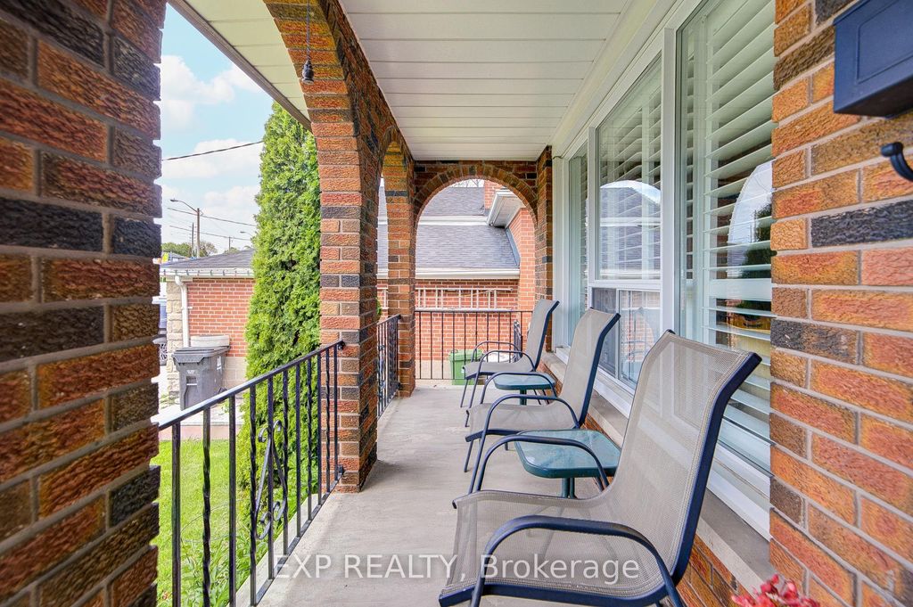 Photo of 593a Scarlett Road N, Toronto, ON M9P 2S6 (MLS # W13206562)