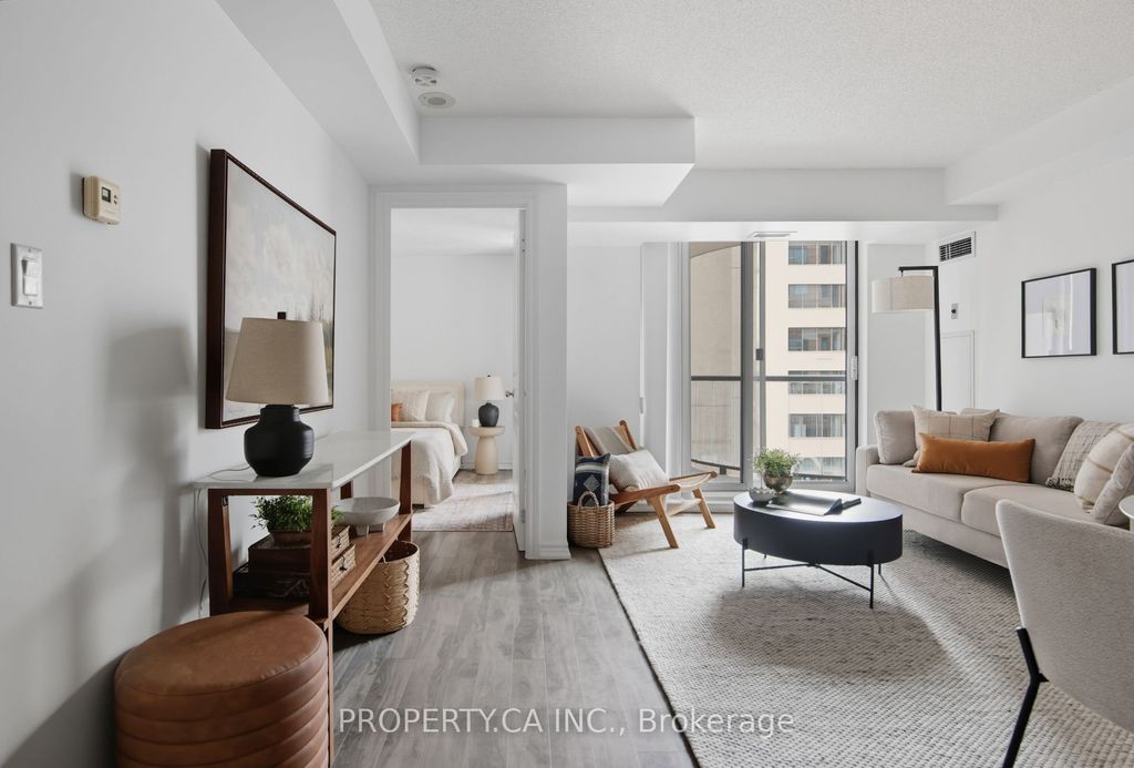 Photo of 801 Bay Street #709, Toronto, ON M5S 1Y9 (MLS # C12538202)