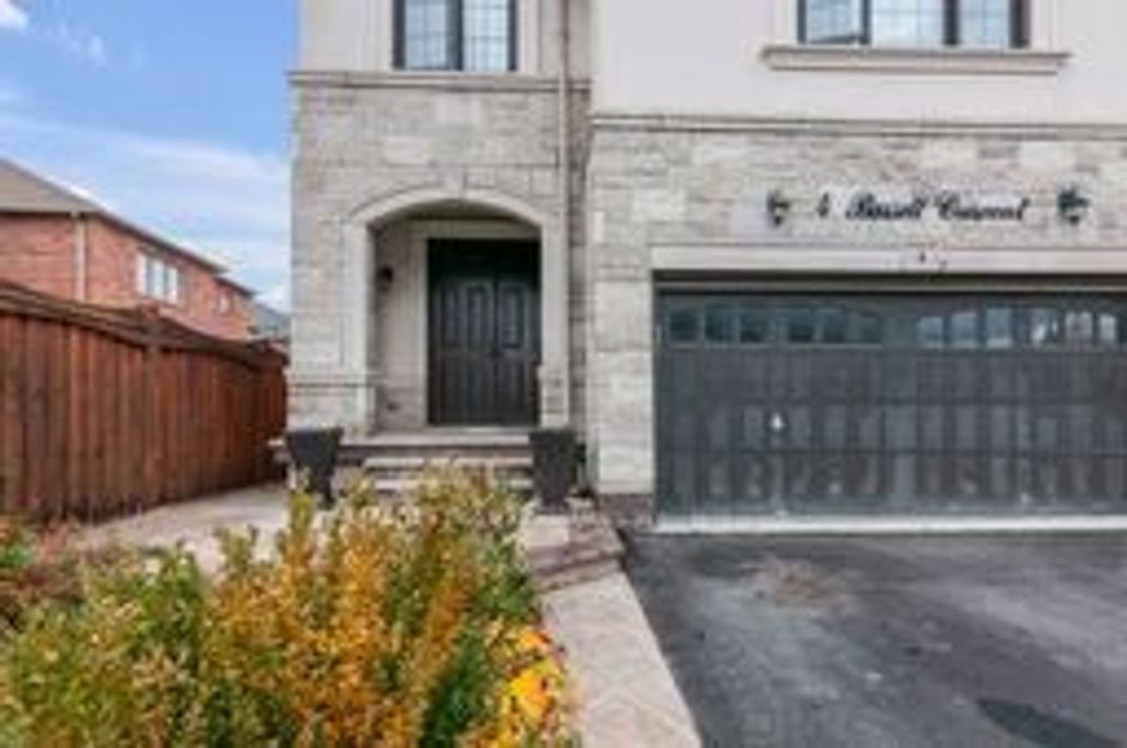 Photo of 4 Bassett Crescent, Brampton, ON L6X 5G2 (MLS # W12607206)