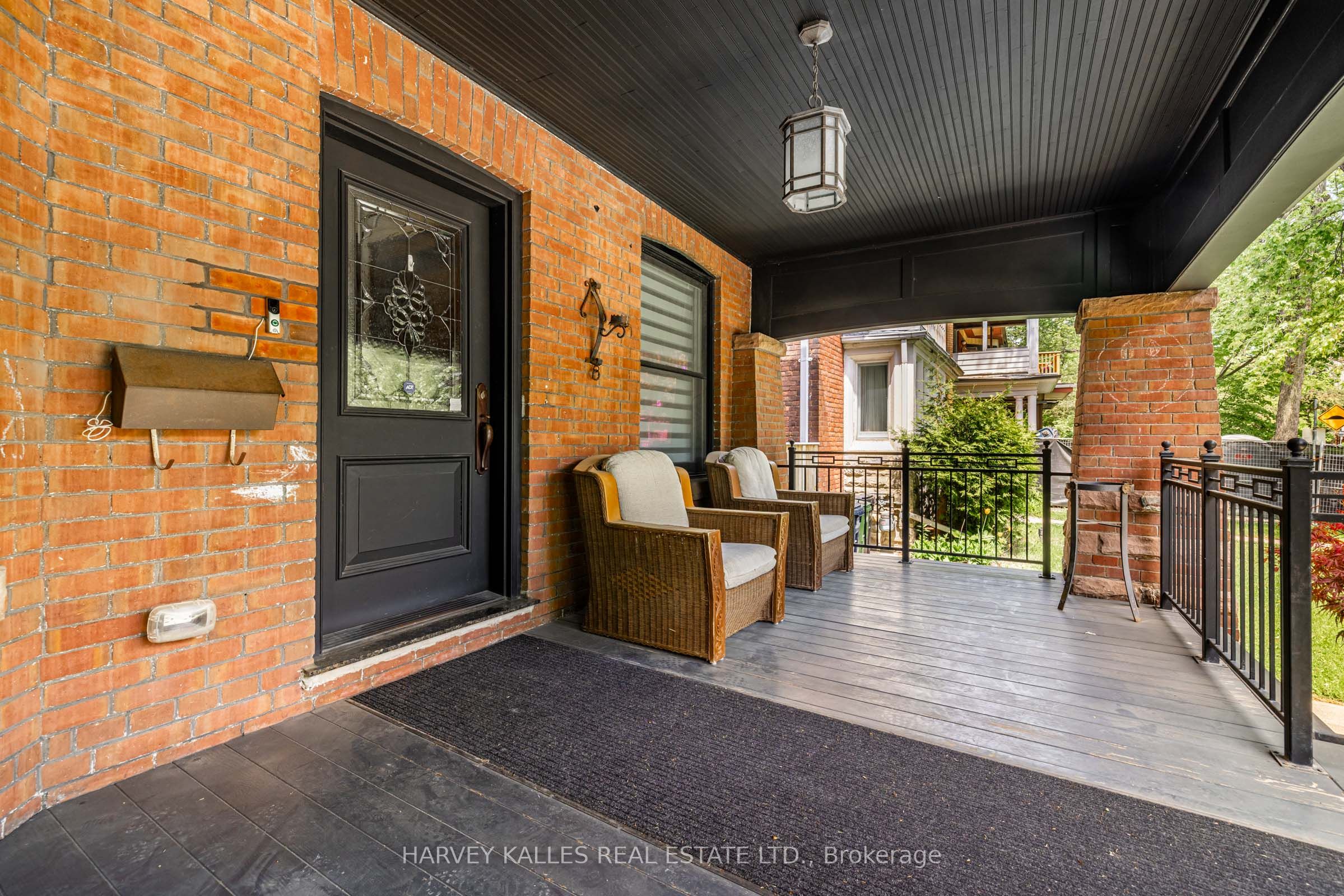 386 Palmerston Boulevard