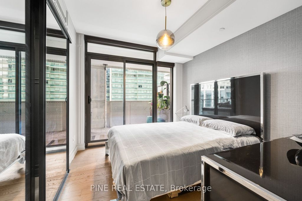 Photo of 25 Richmond Street E #1305, Toronto, ON M5C 0A6 (MLS # C12318377)