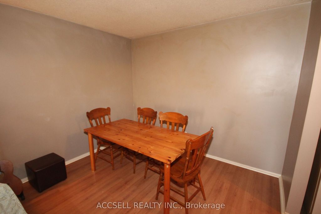 Photo of 731 Deveron Crescent #111, London South, ON N5Z 4X6 (MLS # X13051022)