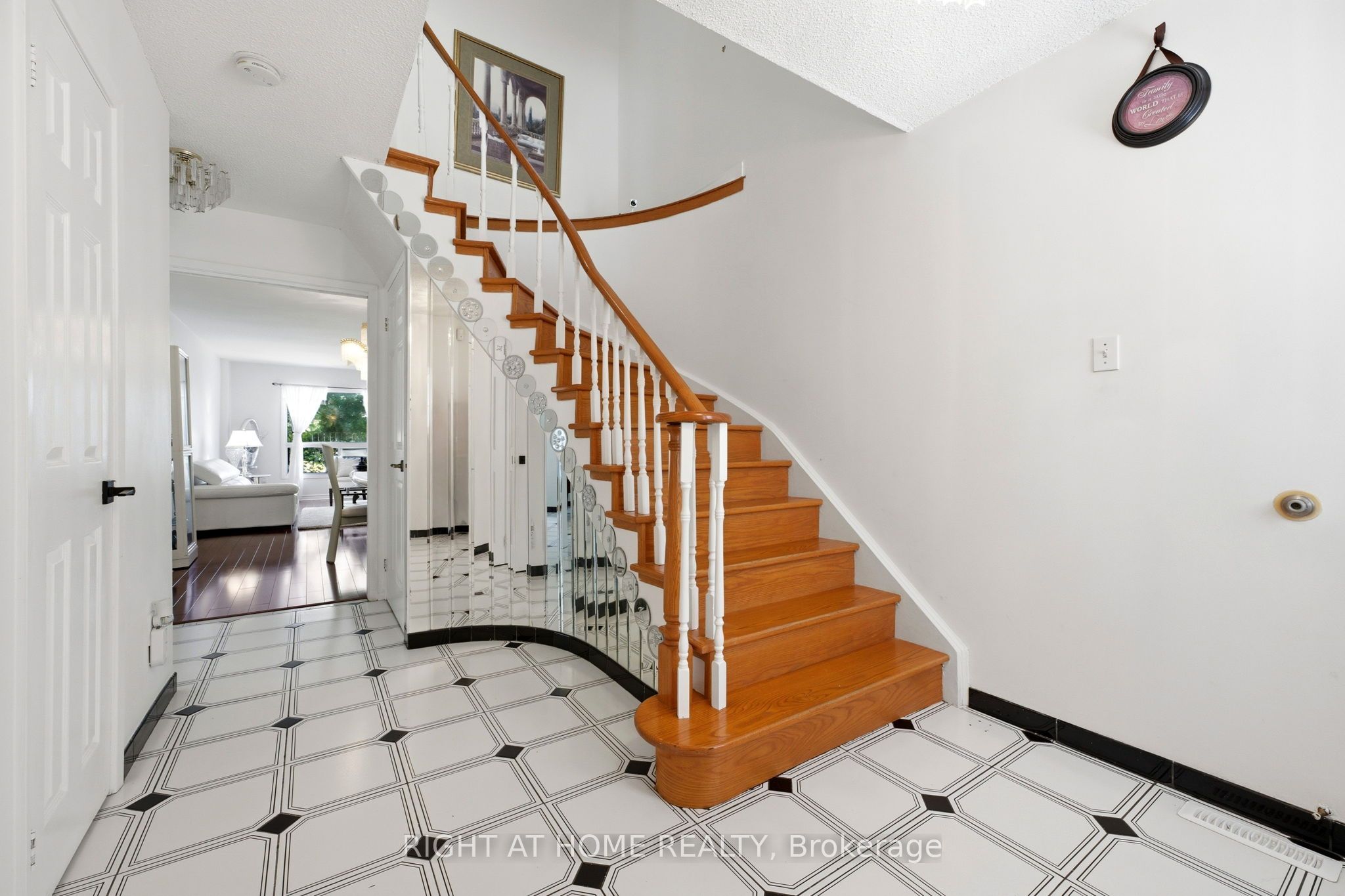 87 William Honey Crescent