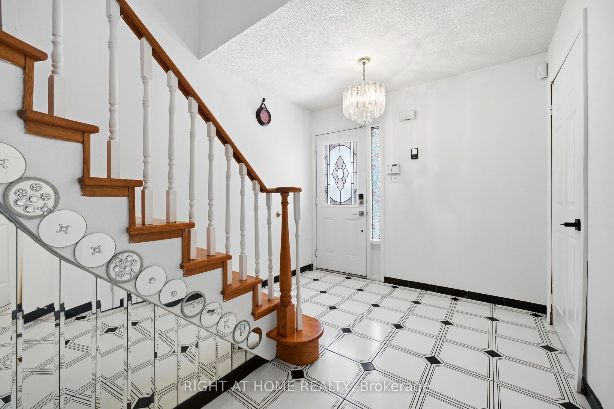 87 William Honey Crescent