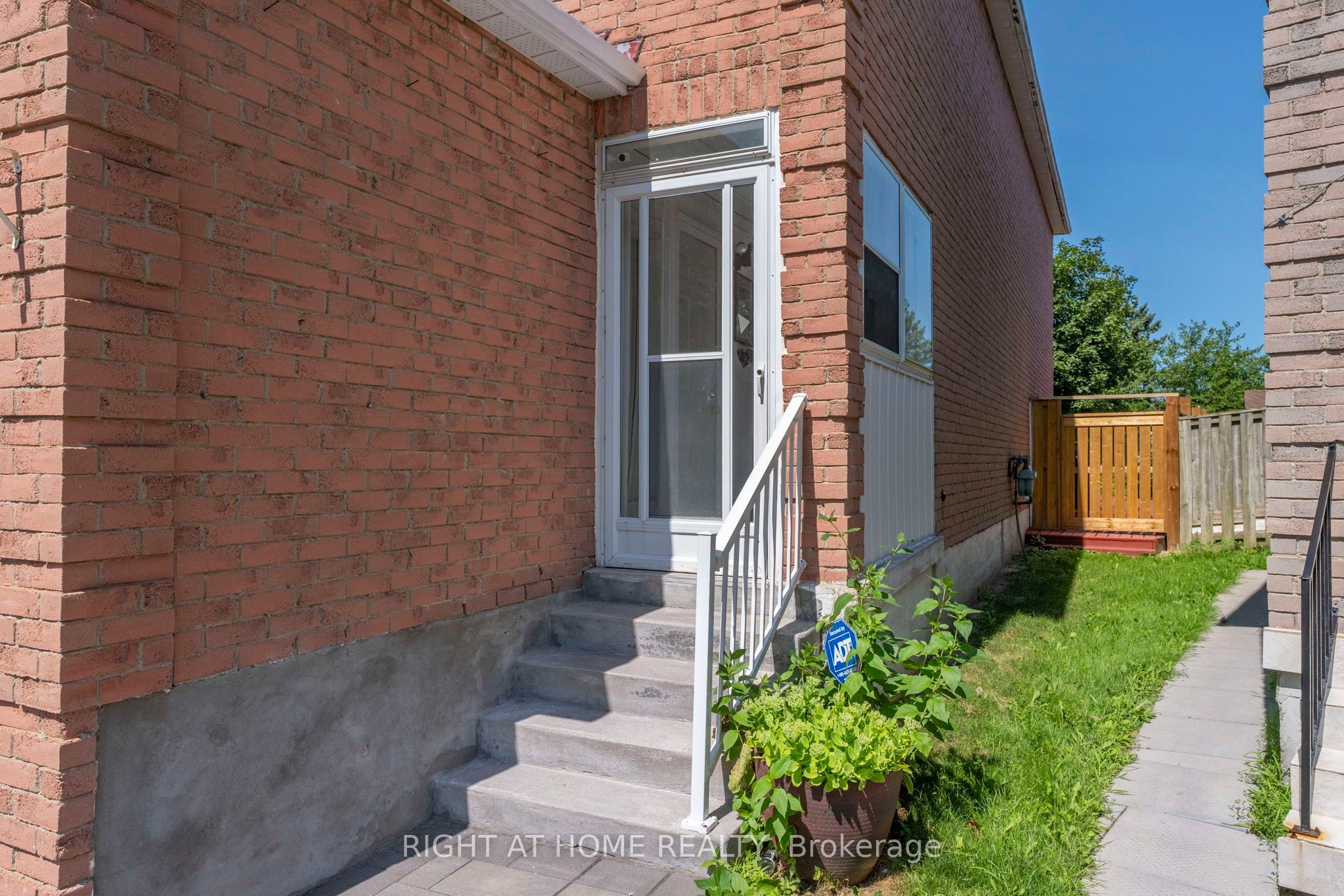 87 William Honey Crescent