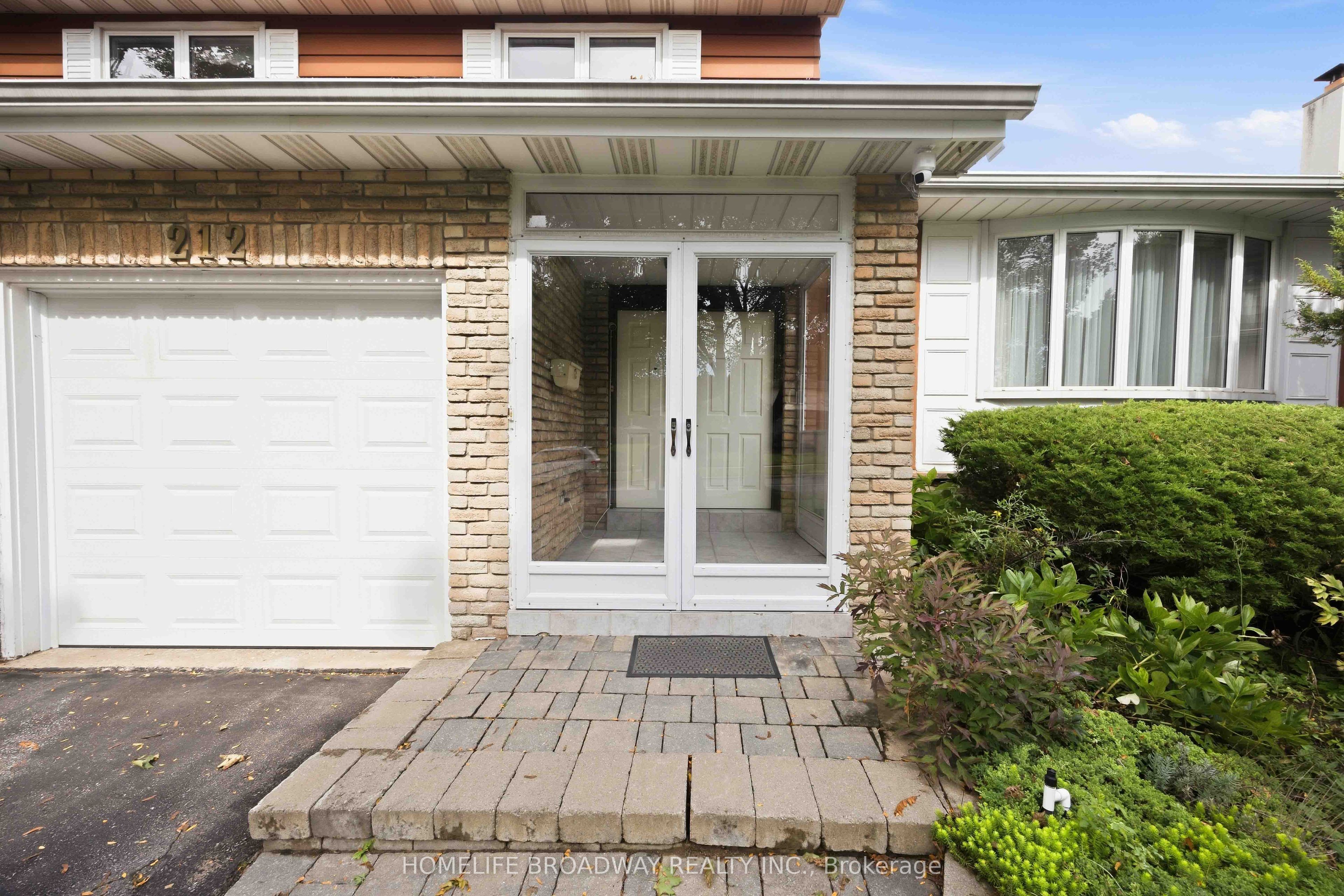 212 Bayview Fairways Drive