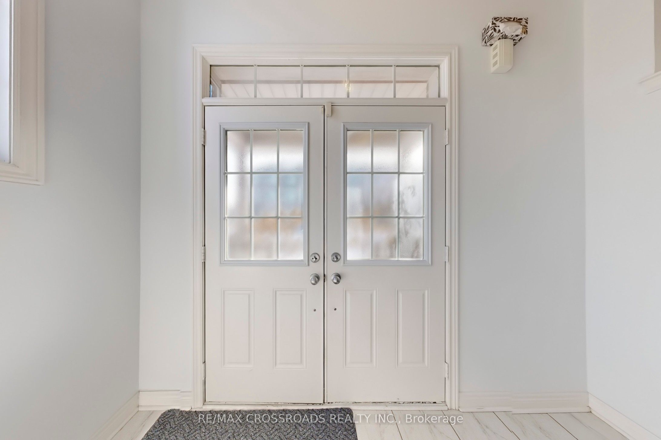 76 Rustle Woods Avenue