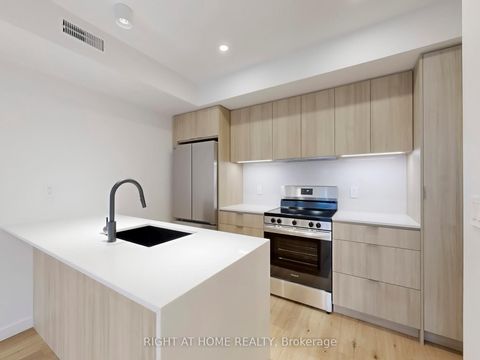 14 Salem Avenue 2 Toronto ON M6H 3C1