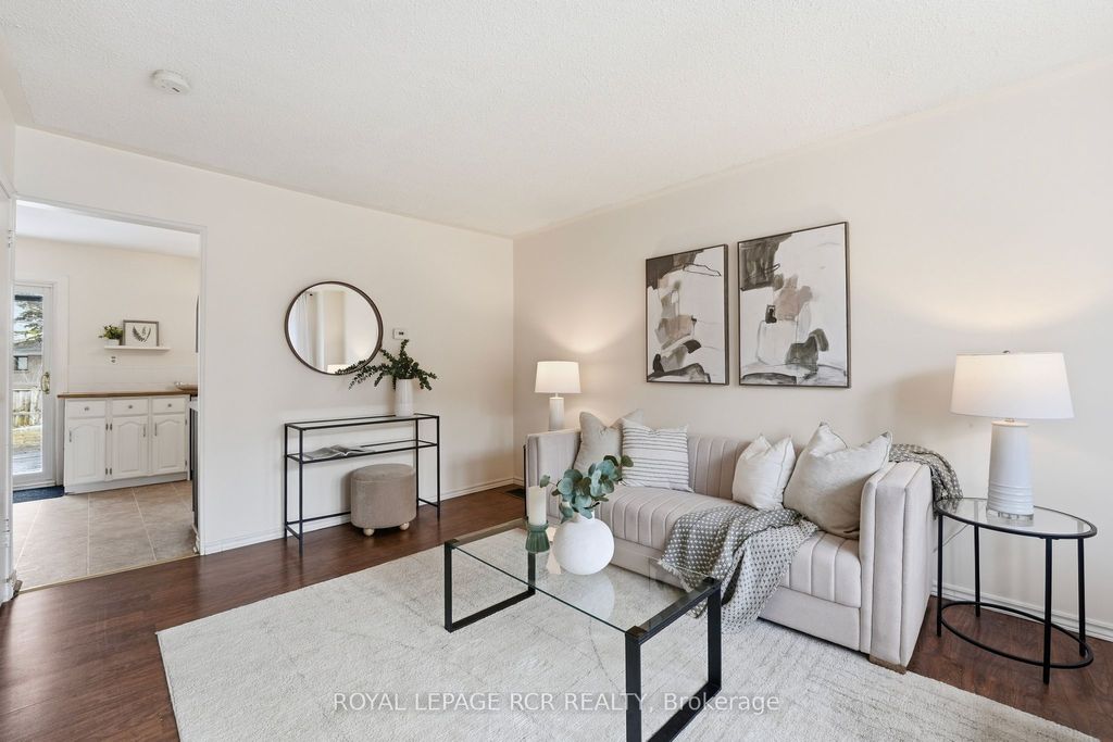 Photo of 812 Greenfield Crescent, Newmarket, ON L3Y 3B3 (MLS # N12908822)