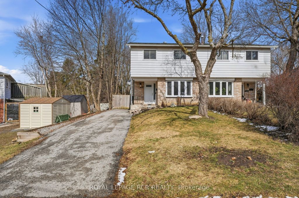 Photo of 812 Greenfield Crescent, Newmarket, ON L3Y 3B3 (MLS # N12908822)