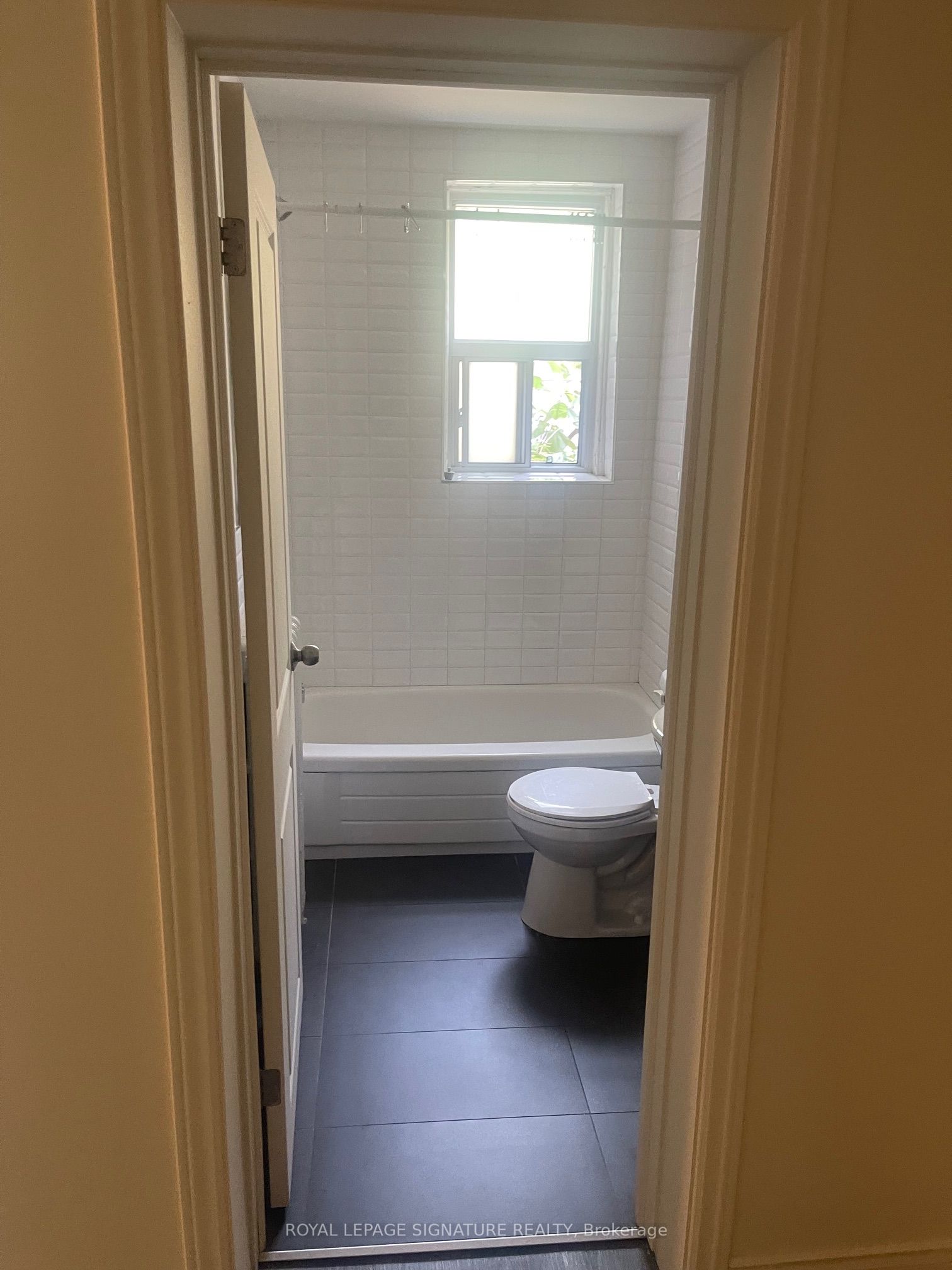 394 Dovercourt Road 24