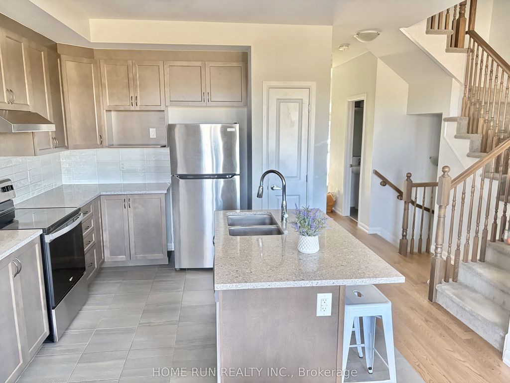 Photo of 111 TEELIN Circle, Barrhaven, ON K2C 3H2 (MLS # X13046130)