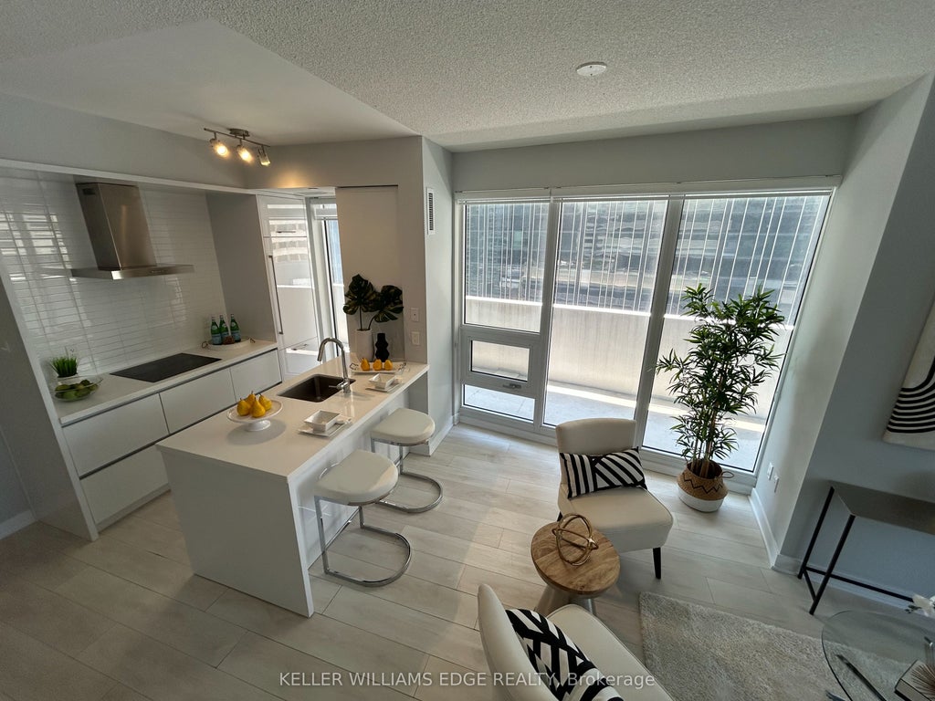 Photo of 2221 Yonge Street #809, Toronto, ON M4S 0B8 (MLS # C13758436)