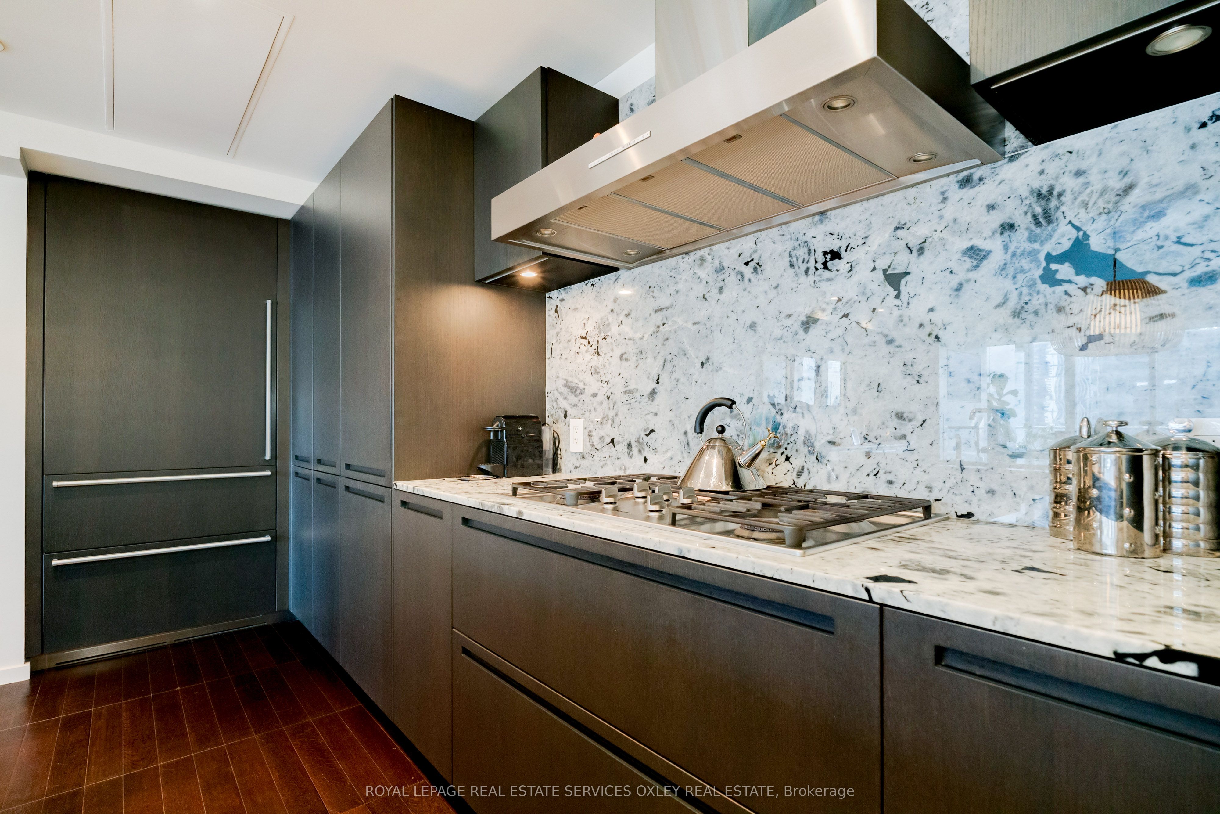 180 University Avenue 2908