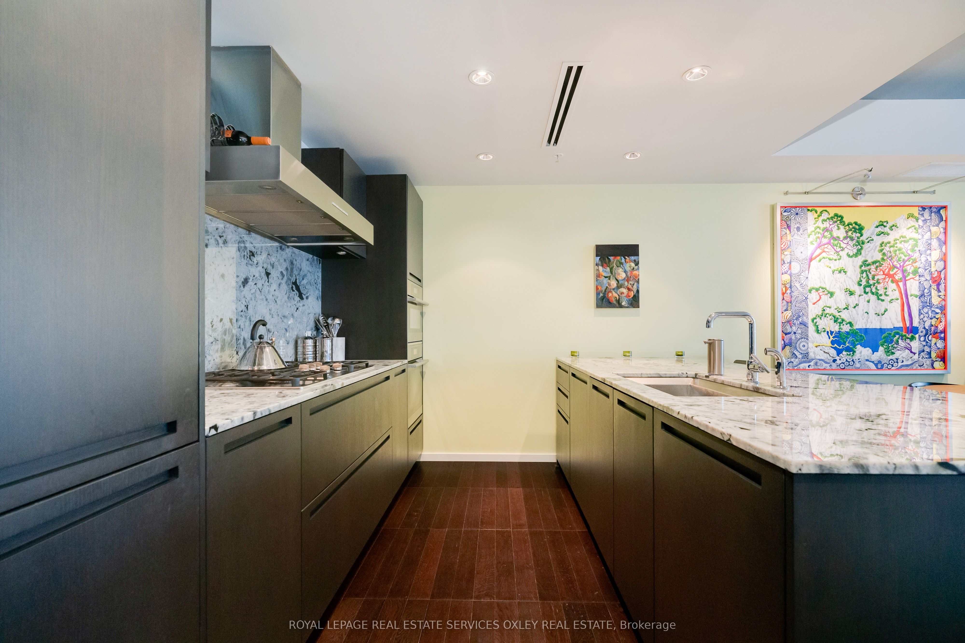 180 University Avenue 2908