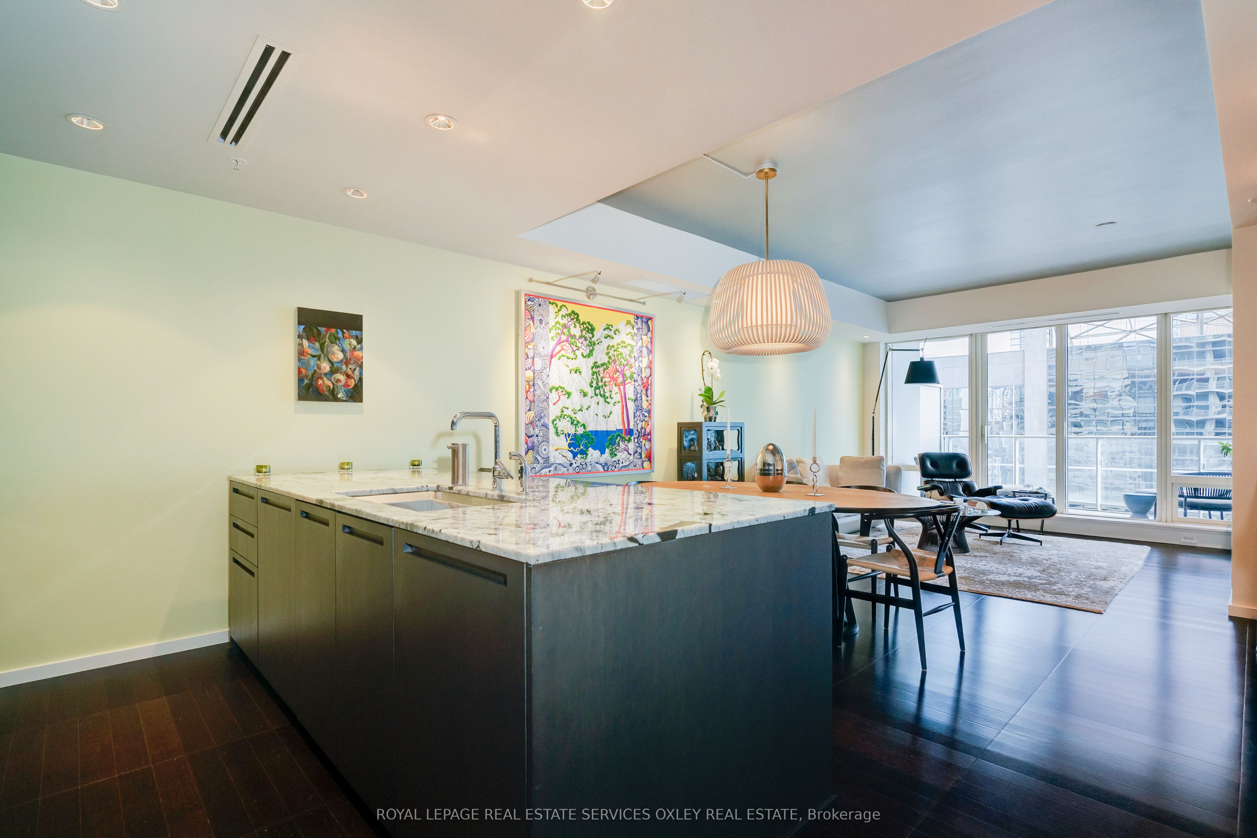 180 University Avenue 2908