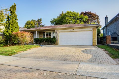 Photo of 6 Norhead Avenue, Toronto, ON M1S 2X6 (MLS # E12461968)