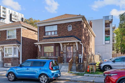 17 Augusta Avenue Toronto ON M5T 2K7