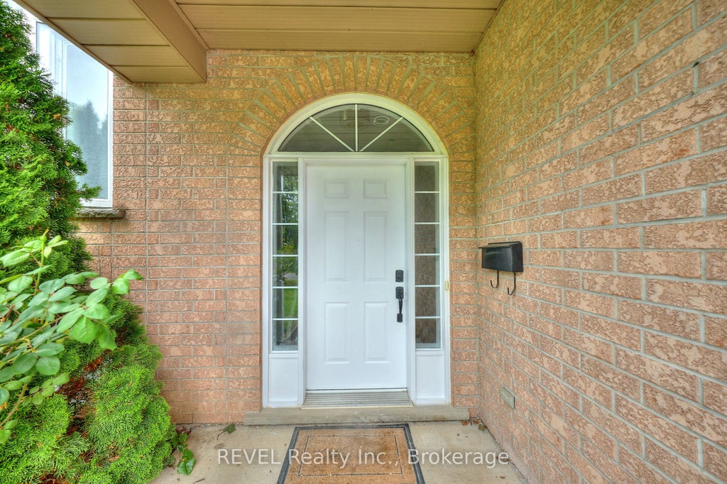 Photo of 28 QUAKER Road, Welland, ON L3C 7K7 (MLS # X13751428)