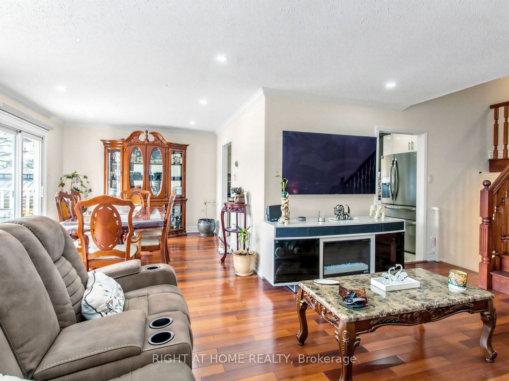 Photo of 137 Beech Street, Brampton, ON L6V 2Z2 (MLS # W13038820)