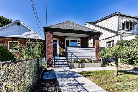 972 Cosburn Avenue Toronto ON M4C 2W9