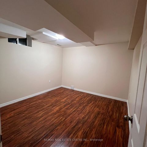 6985 Forest park Drive Basement Mississauga ON L5N 6X9