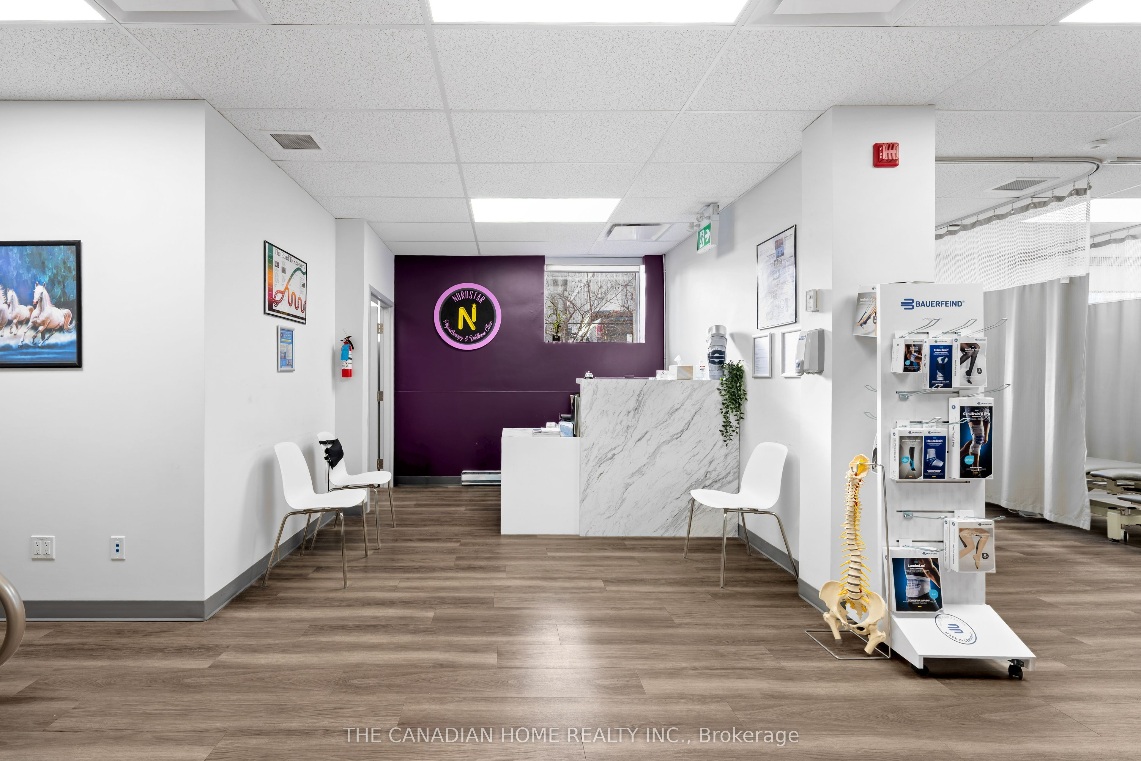 77 Queensway N/A W 100