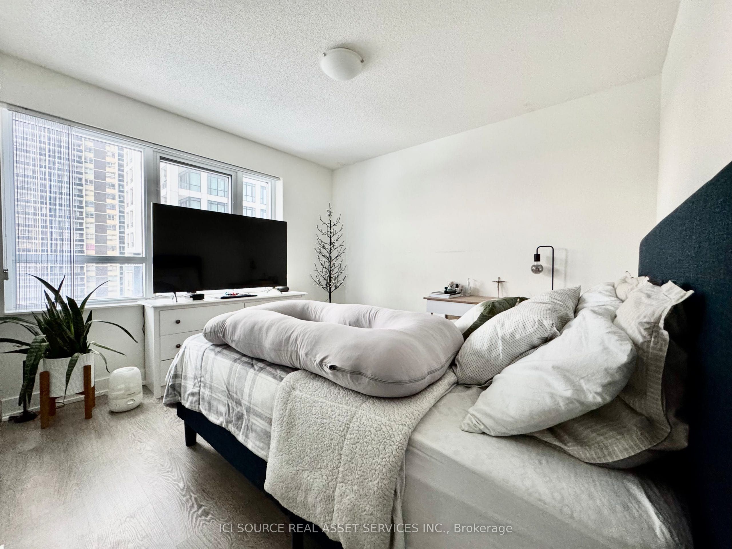 7 Mabelle Avenue 609