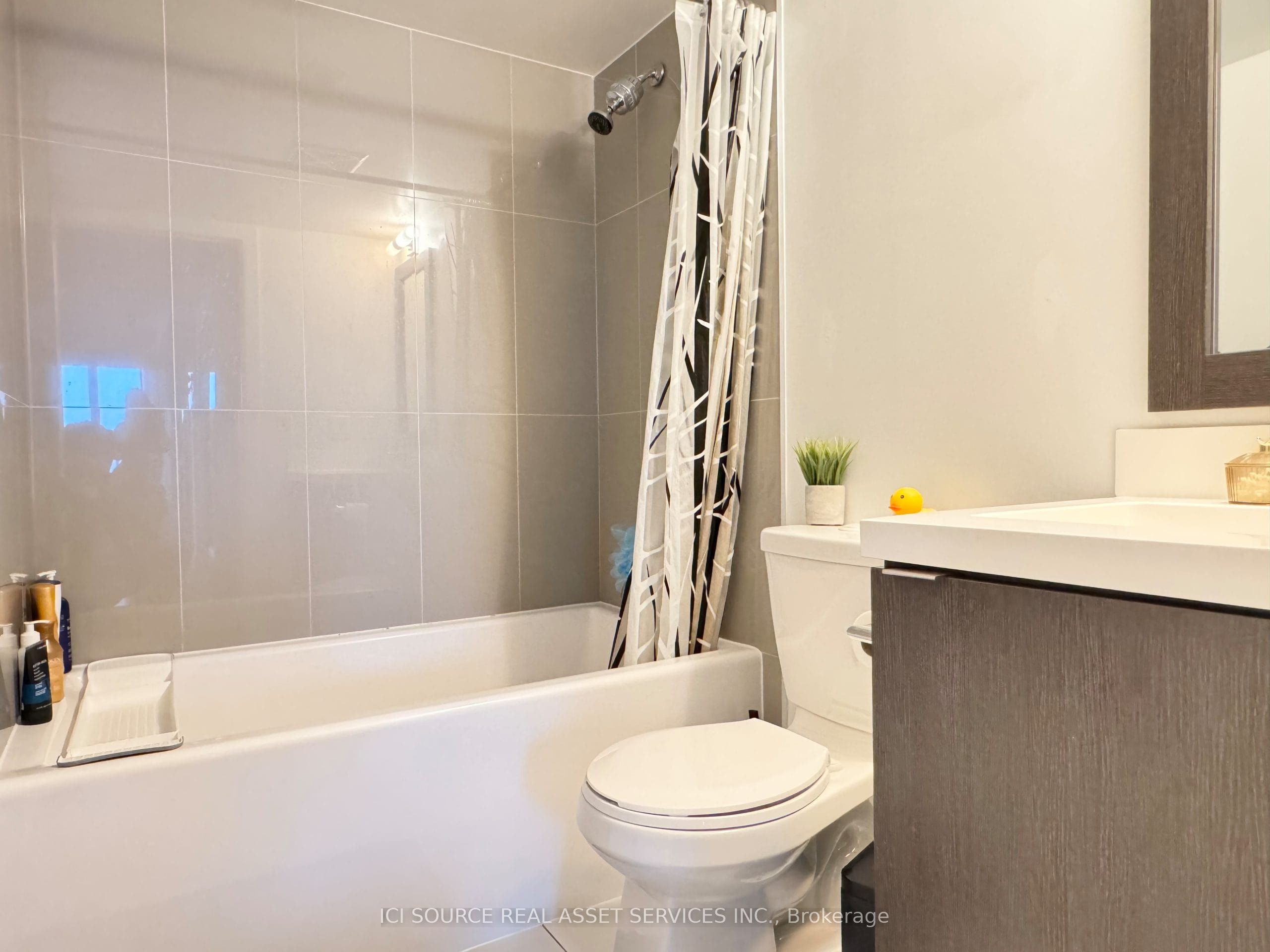 7 Mabelle Avenue 609