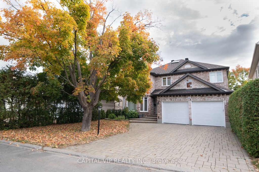 Photo of 4 Wellsmere Court E, Country Place - Pineglen - Crestview and Area, ON K2E 8C2 (MLS # X13073406)